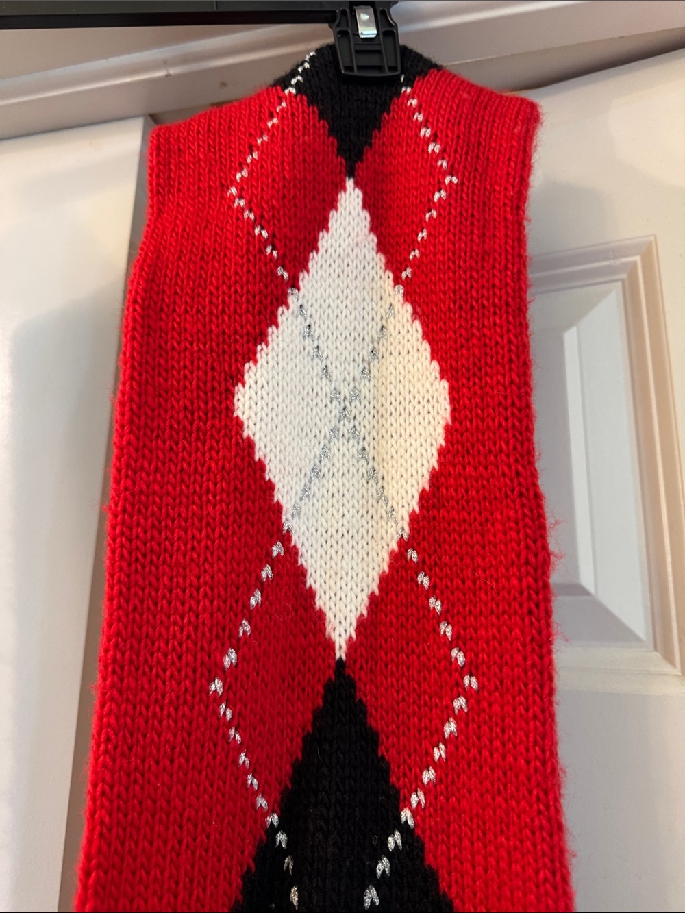 NY&Co Scarves - Black and Red bundle - Picture 6 of 9